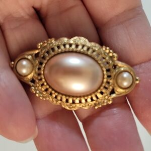 1928 vintage Faux Pearl Brooch Pin